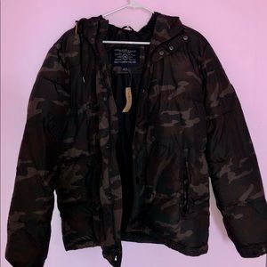 NWT American Eagle Men’s Camo Puffer
